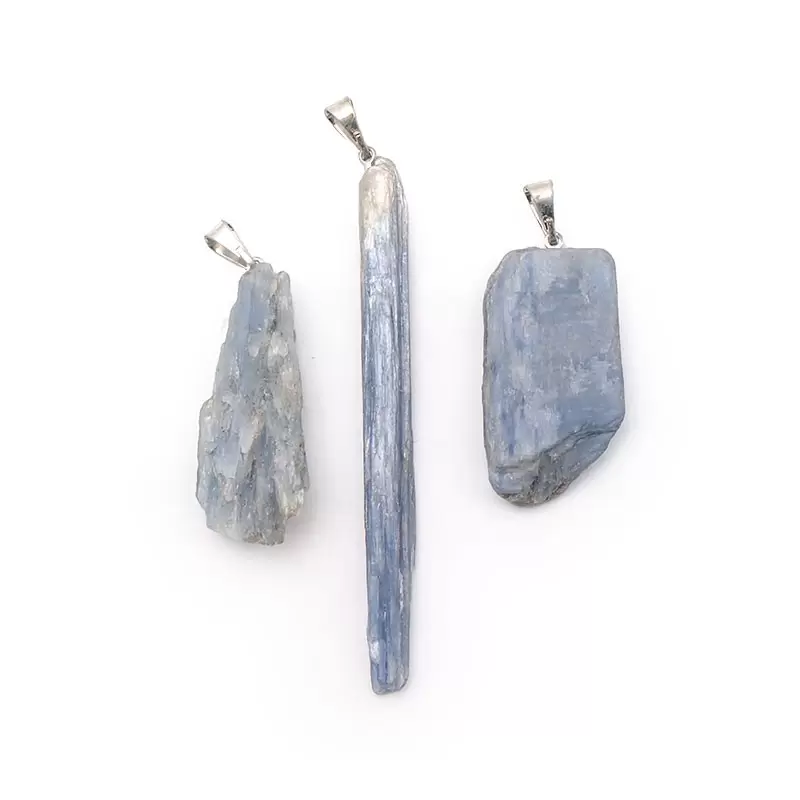 Pendentif Pierre brute en Cyanite Bleue - Les Merveilles de