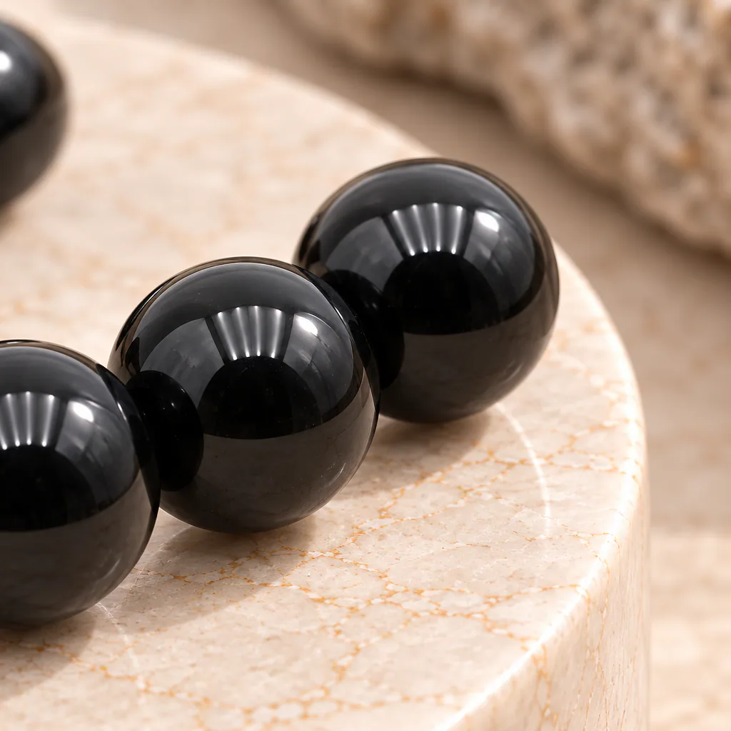 Bracelet à boules en obsidienne noire du Mexique — 8 mm — Grade A — vue studio 3