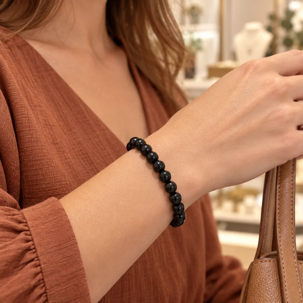 Bracelet à boules en obsidienne noire du Mexique — 8 mm — Grade A — vue portée 1